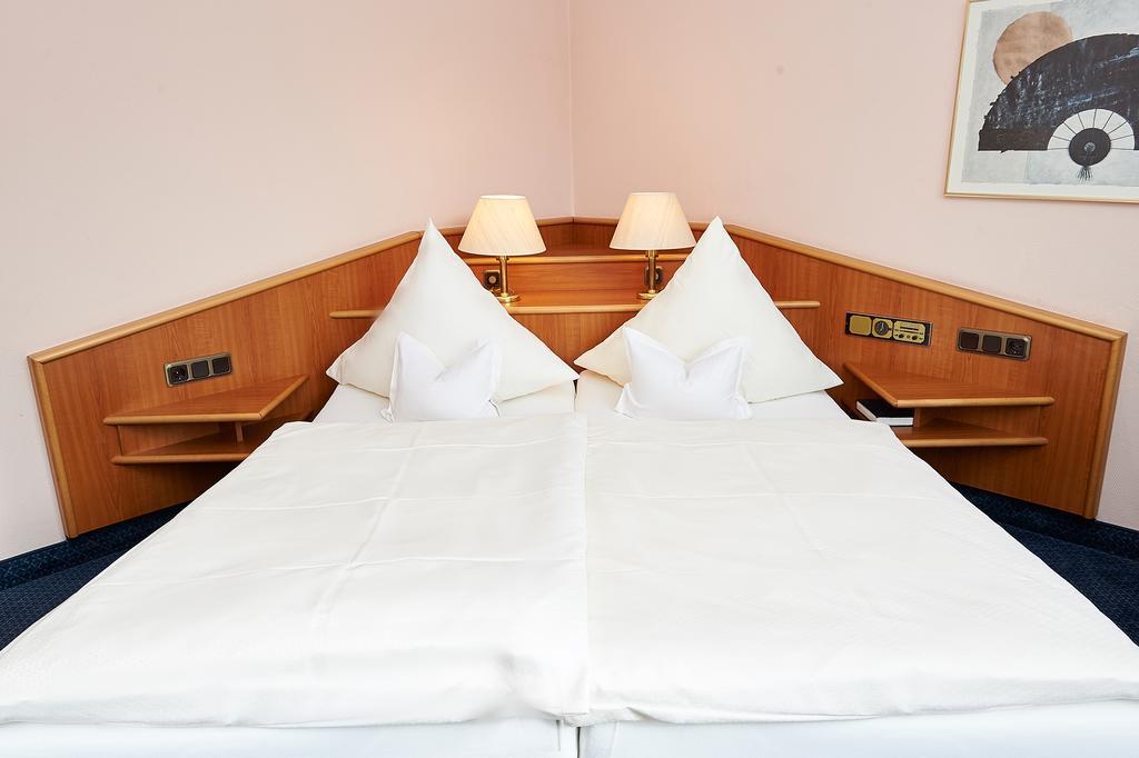 Vegan Hotel Und Restaurants Nicolay 1881 Целтинген-Рахтиг Екстериор снимка